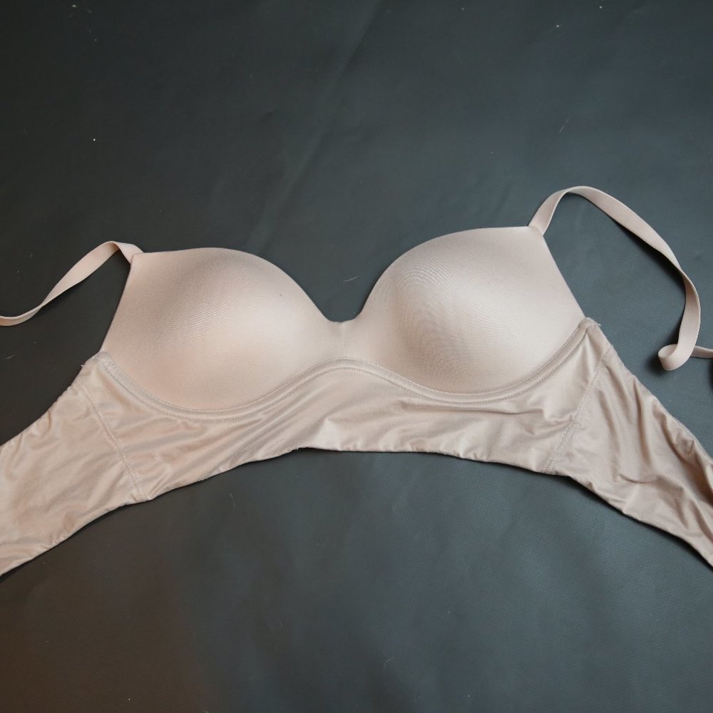 LIKE NEW Dobreva Convertible Wireless Satin Bra 36A